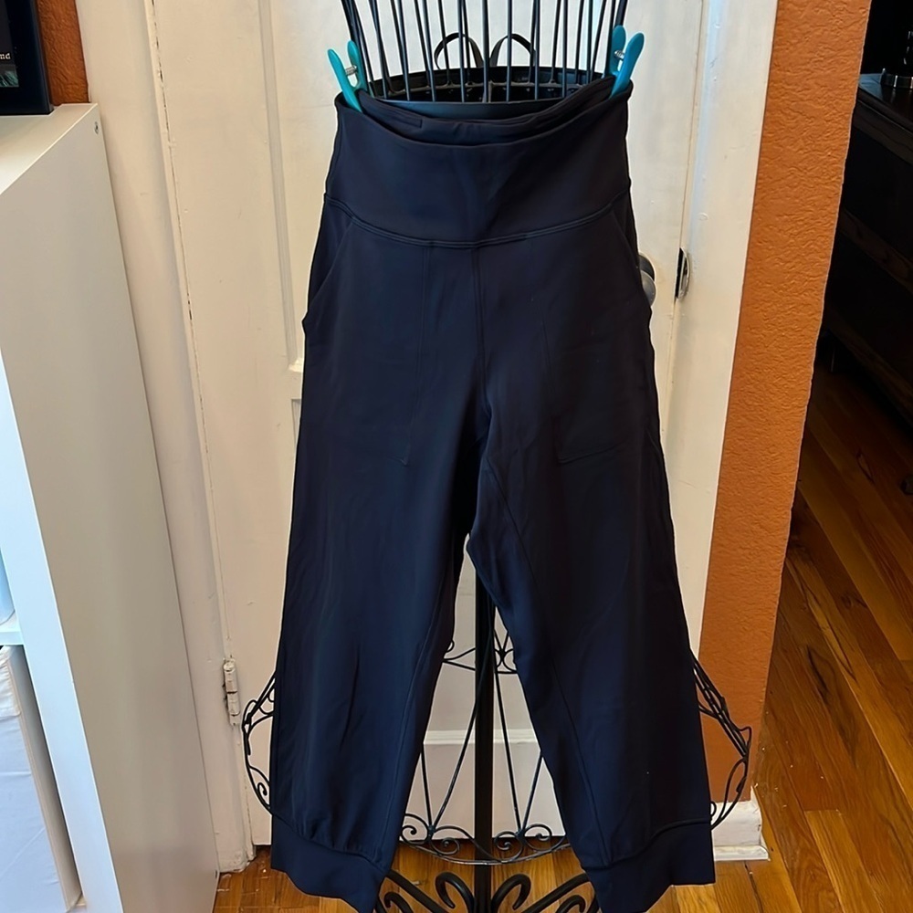 Lululemon Align High-Rise Cropped Jogger-Size 4